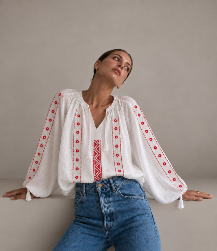 Blouse ZINA — Fleurs rouges et frise rose