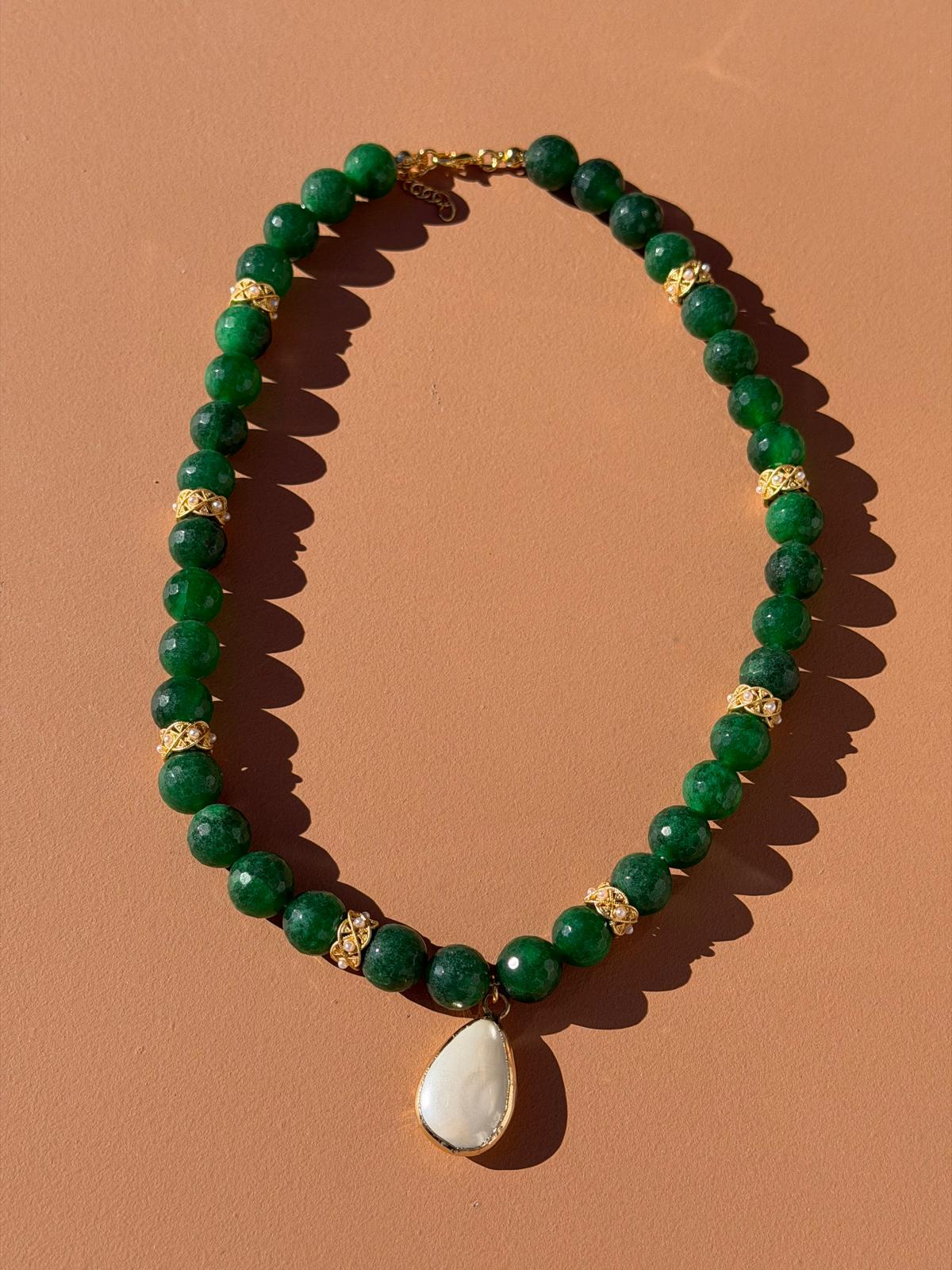 COLLIER JADE & NACRE