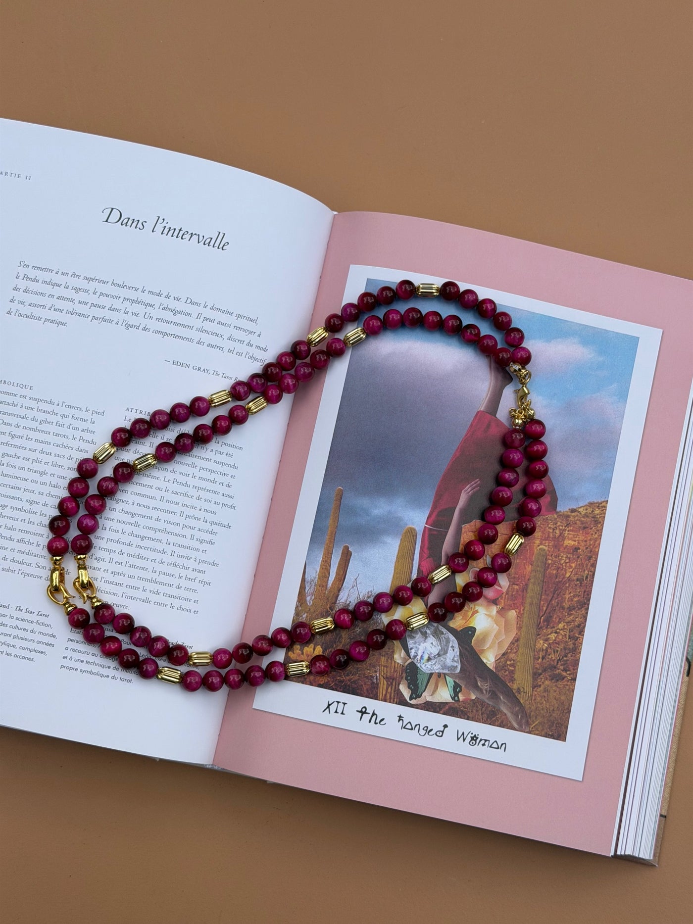 COLLIER ŒIL DE TIGRE FUCHSIA