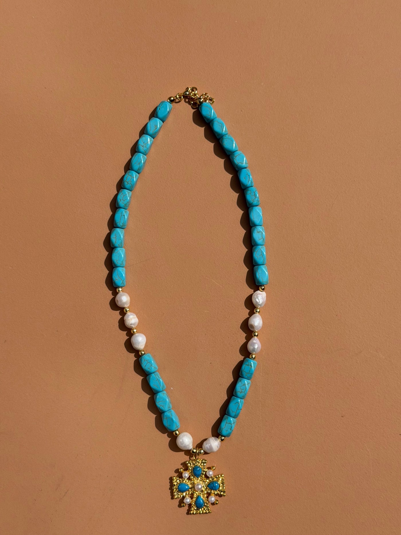 COLLIER TURQUOISE & CROIX PERLÉE