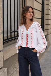 Blouse ZINA — Fleurs rouges et frise rose