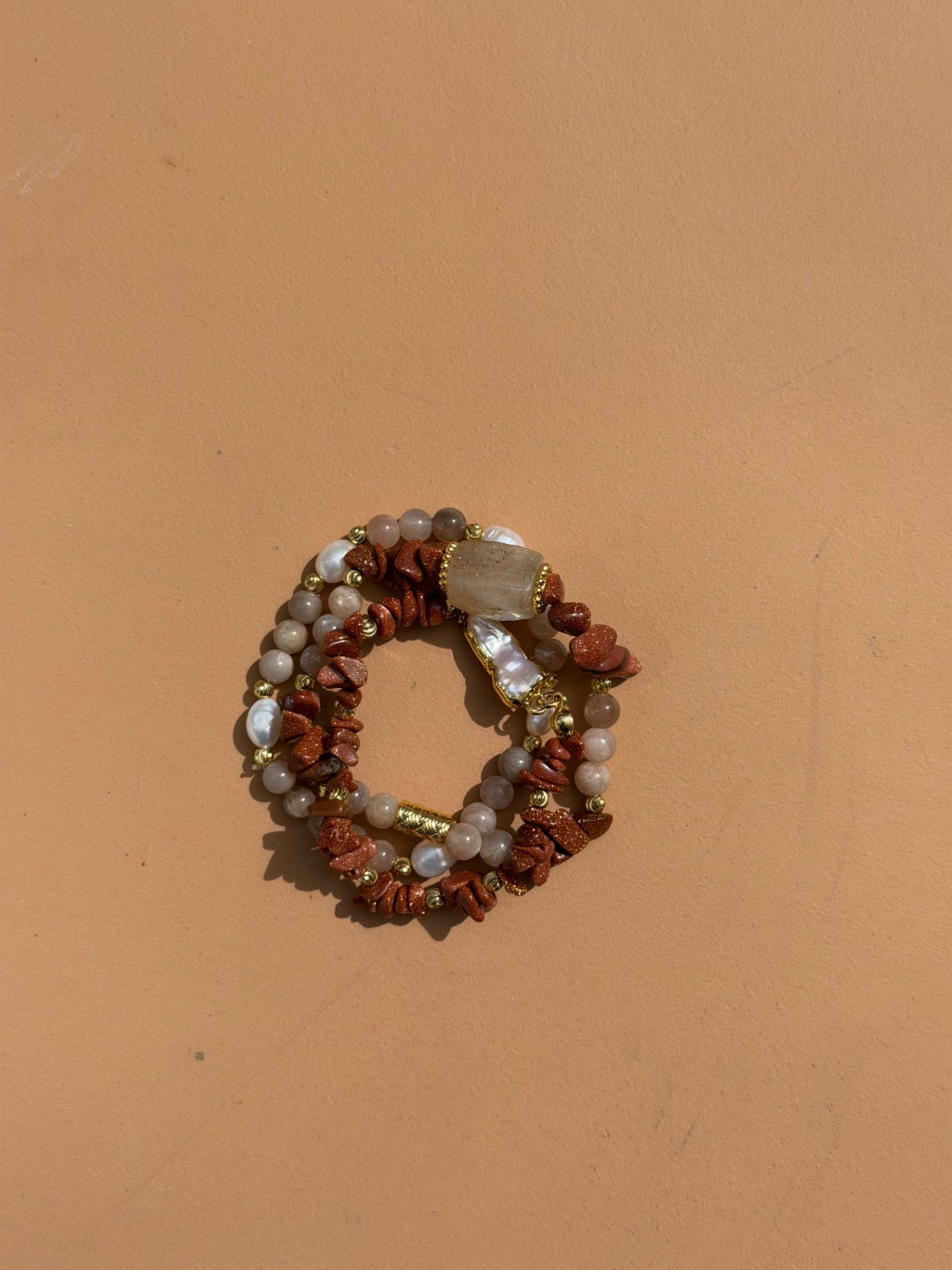 BRACELET GOLDSTONE & PERLES