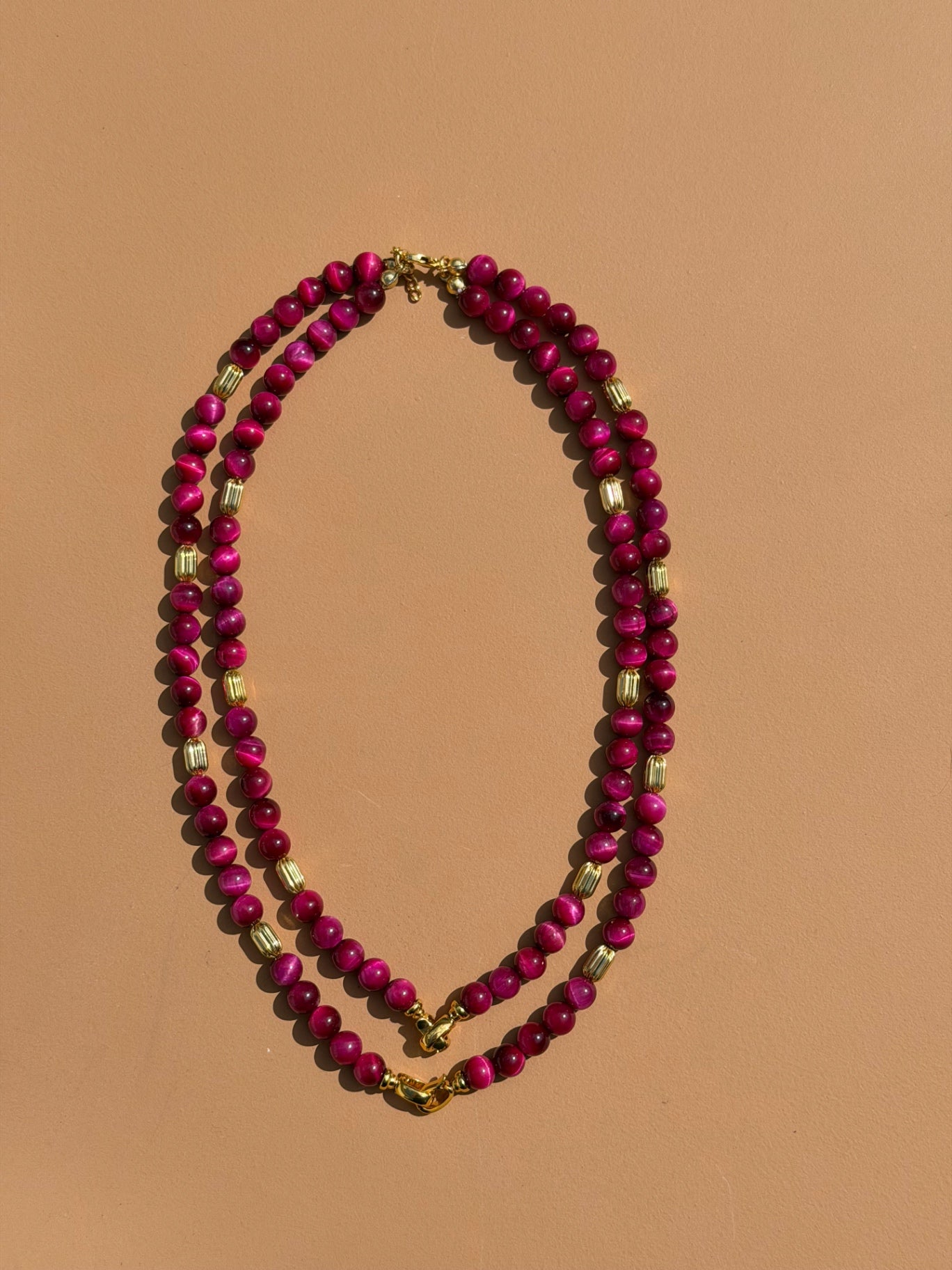 COLLIER ŒIL DE TIGRE FUCHSIA
