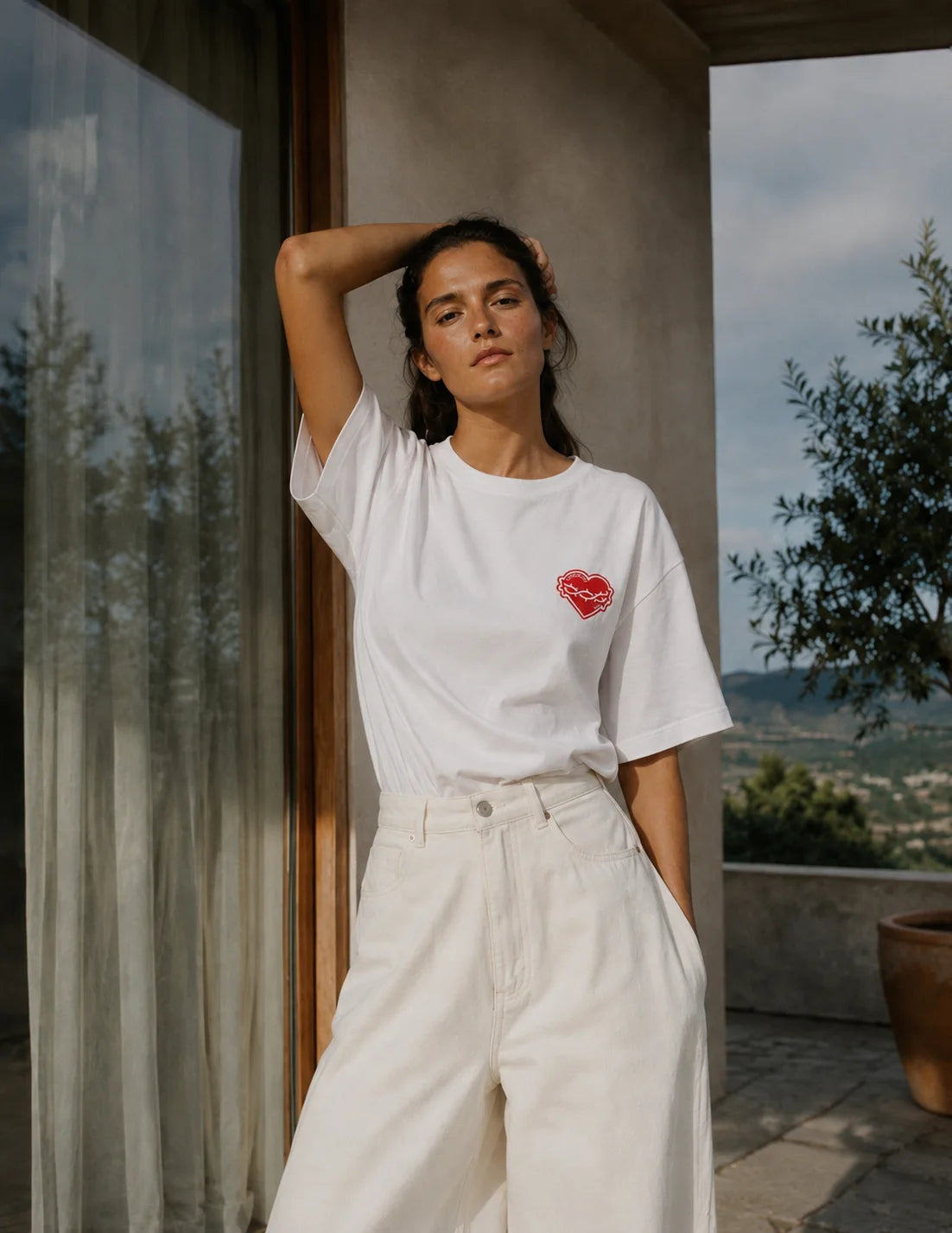 T-shirt blanc oversize LOVCICOV Paris, logo cœur brodé
